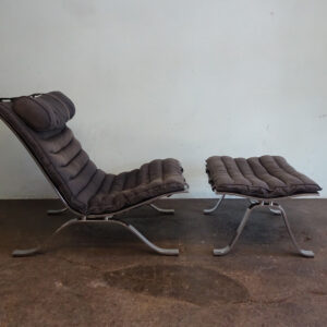 Sessel und Hocker Ari