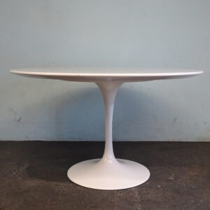 Saarinen Beistelltische