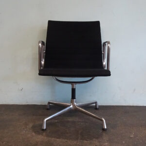 Armlehnstuhl Alu Chair EA 108