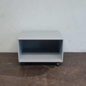 Regal Montana auf Rollen